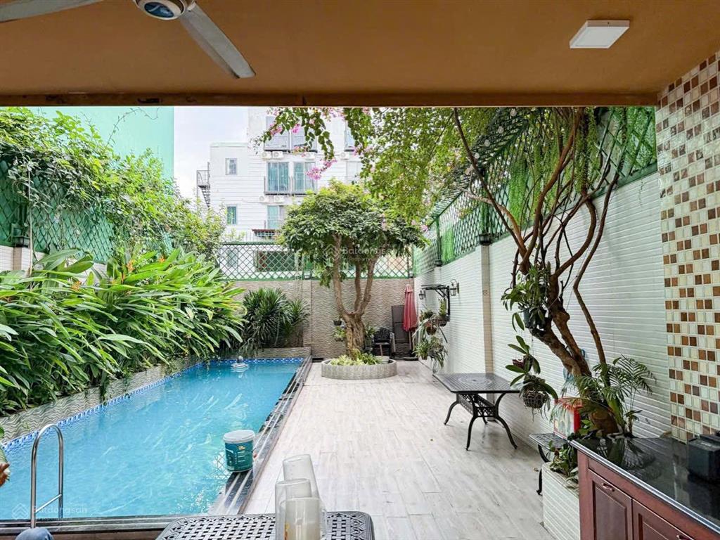 Bán biệt thự 5 tầng, đất 310m2, có hồ bơi, thang máy, gara ô tô, ngay trung tâm bình thạnh. 49.5tỷ