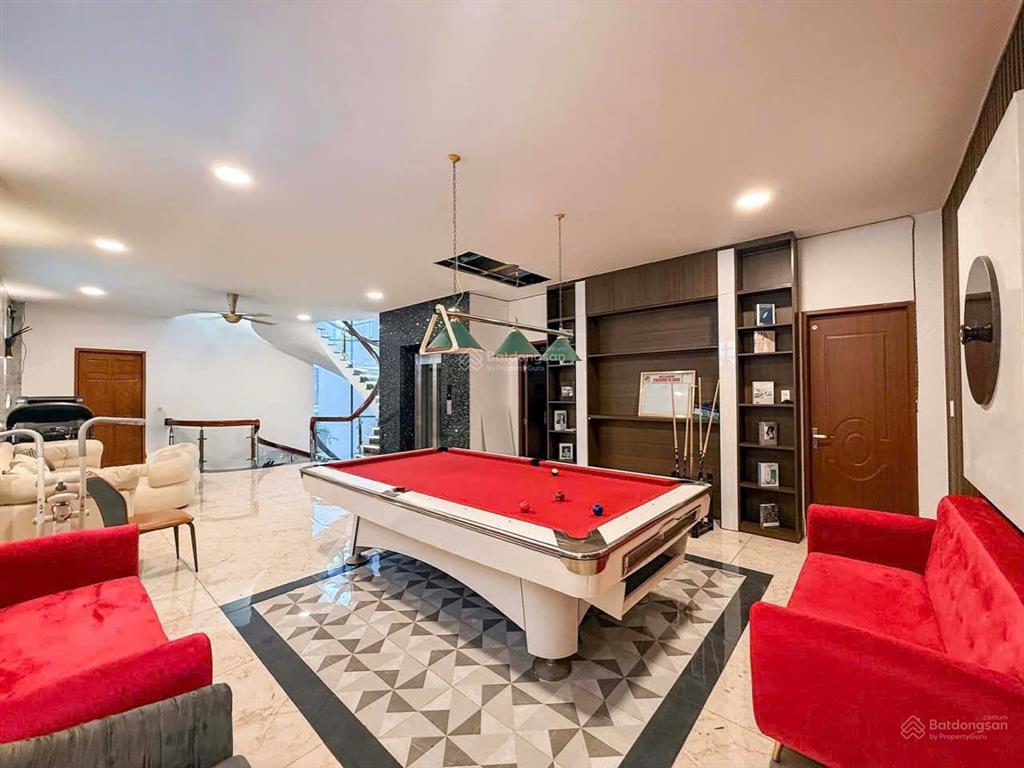 Bán biệt thự 5 tầng, đất 310m2, có hồ bơi, thang máy, gara ô tô, ngay trung tâm bình thạnh. 49.5tỷ