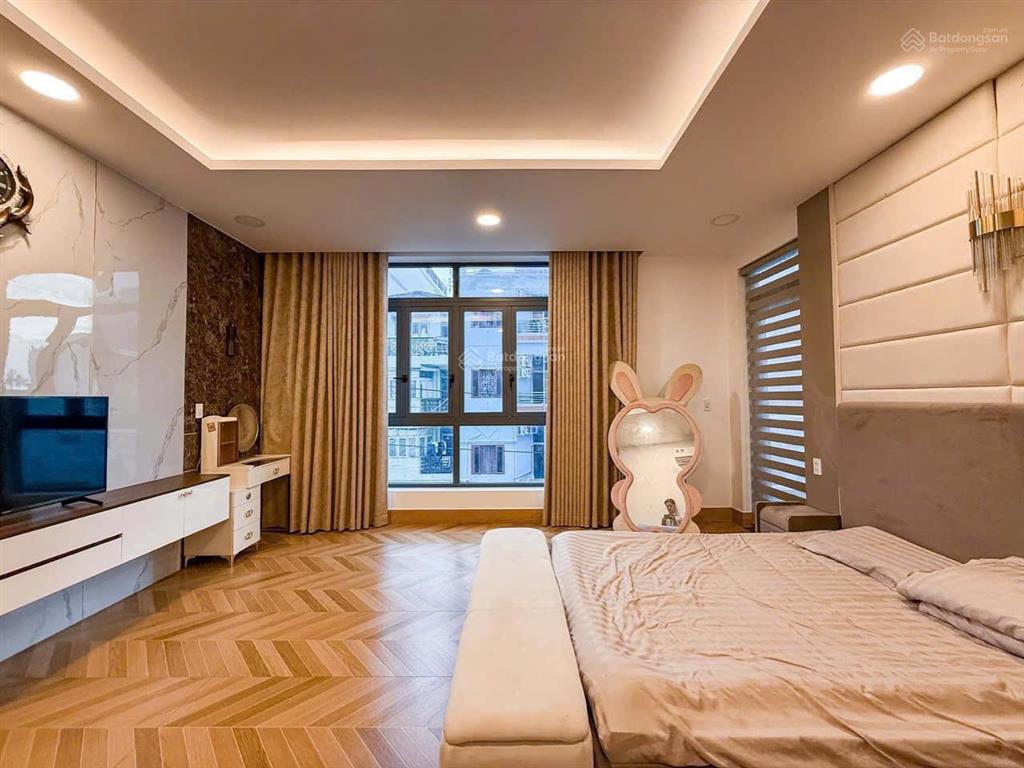 Bán biệt thự 5 tầng, đất 310m2, có hồ bơi, thang máy, gara ô tô, ngay trung tâm bình thạnh. 49.5tỷ