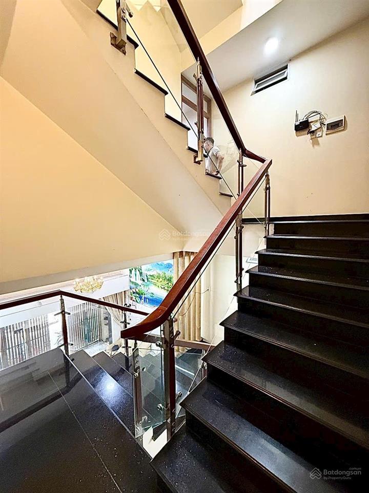 Bán gấp nhà lý thường kiệt giáp q10, hẻm xe hơi tránh, 81m2(5.4x15m) sổ a4, 5 tầng.chỉ 16.5 tỷ