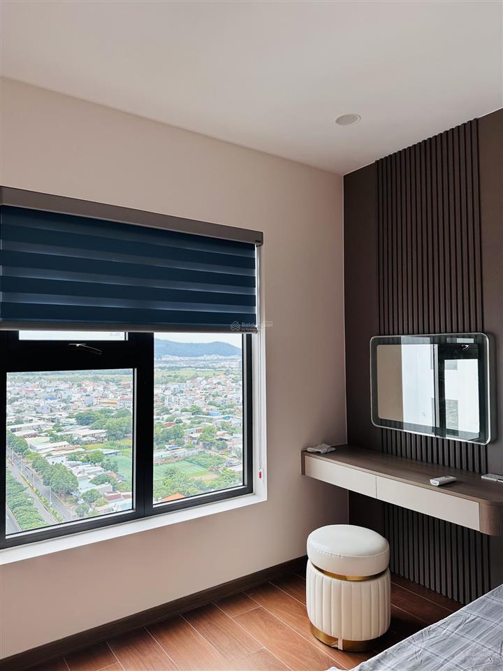 Cho thuê gấp 2pn 77m view biển, tầng trung, full nội thất, giá chỉ 10tr rẻ nhất dự án vào ở ngay