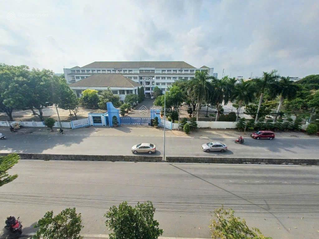 Bán nhà phố 5 *20 =100m2 mặt tiền đường liên phường sắp thông xe 8/11 sát bên global city