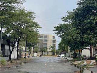 Chủ kẹt tiền bán nhanh căn nhà phố ngay sát the global city giá tốt