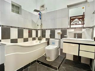 Bán gấp nhà 8.1x16m. 1 trệt, 2 lầu. đường lam sơn, p2, q tân bình.giá 29,8 tỷ. 0938 888 ***