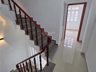 Nhà tăng b, nhỉnh 6tỷ 4 tầng xe hơi thoải mái quận 9