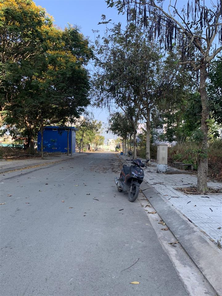 Bán nền kdc xuất nhập khẩu, đường bưng ông thoàn q9 dt 99m  7ty6