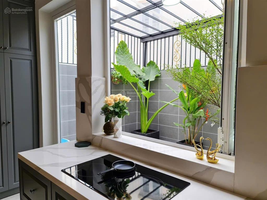 Bán tập thể tầng 1 thái thịnh  căn hiếm 150m2 2 mặt ngõ, 4 ngủ, 3 vs