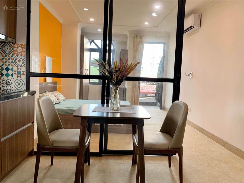 Rất hiếm.tập thể tầng 2 thái thịnh, đống đa. sát mặt phố, view sân chơi, thoáng trước sau.