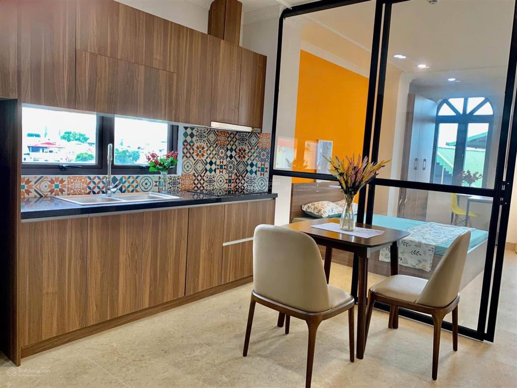 Rất hiếm.tập thể tầng 2 thái thịnh, đống đa. sát mặt phố, view sân chơi, thoáng trước sau.