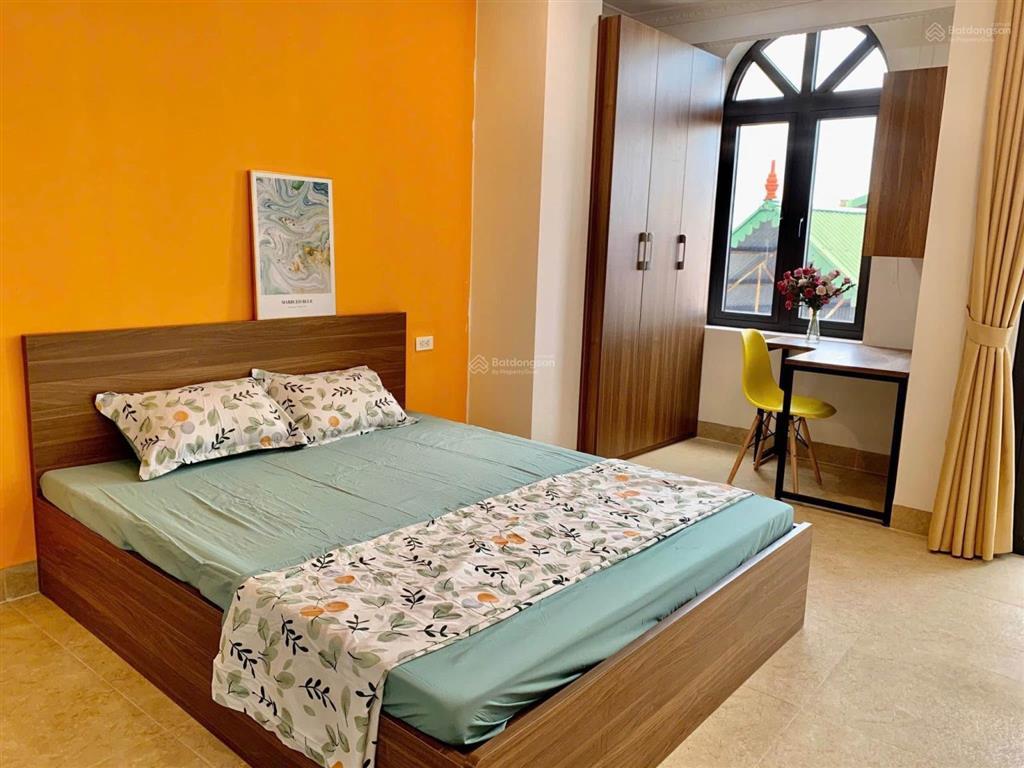 Rất hiếm.tập thể tầng 2 thái thịnh, đống đa. sát mặt phố, view sân chơi, thoáng trước sau.