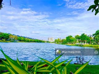 Chọn biệt thự hồ 3.6ha khu lakeview city, dt 8x22m giá 39 tỷ hay nhà phố 5x19m the global giá 40 tỷ