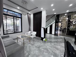 Bán nhà phố góc 2mt, đường 20m dt 10x16m full nội thất giá 28 tỷ. hướng bắc.  0907 110 *** h. chiến