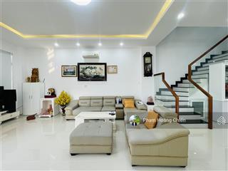 Cho thuê nhà phố góc 2mt, đường 25m, dt 9x20m full nội thất, 4pn 5wc, giá 37 triệu bao phí quản lý