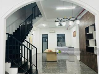 Cho thuê nhà phố view hồ, đường 25m lakeview city giá 27 triệu dt 5x20m hoàn thiện cơ bản máy lạnh