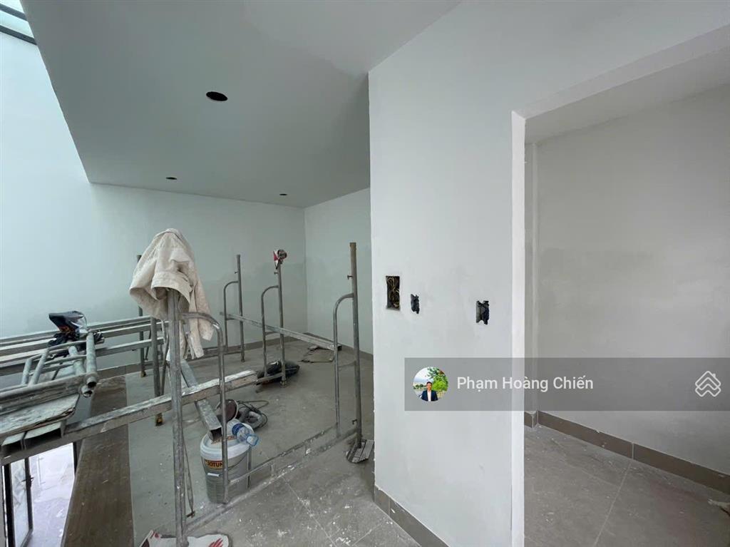 Cho thuê nhà phố mới 100% lakeview city dt 5x20m giá 30 triệu bao vat, hoàn thiện cơ bản 4pn 5wc