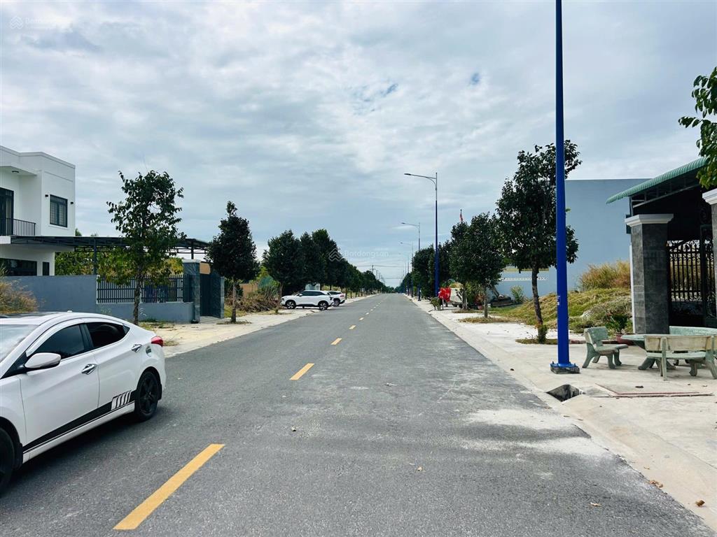 Bán 4 lô liền kề gần chợ minh thành sát góc tại becamex chơn thành giai đoạn 2