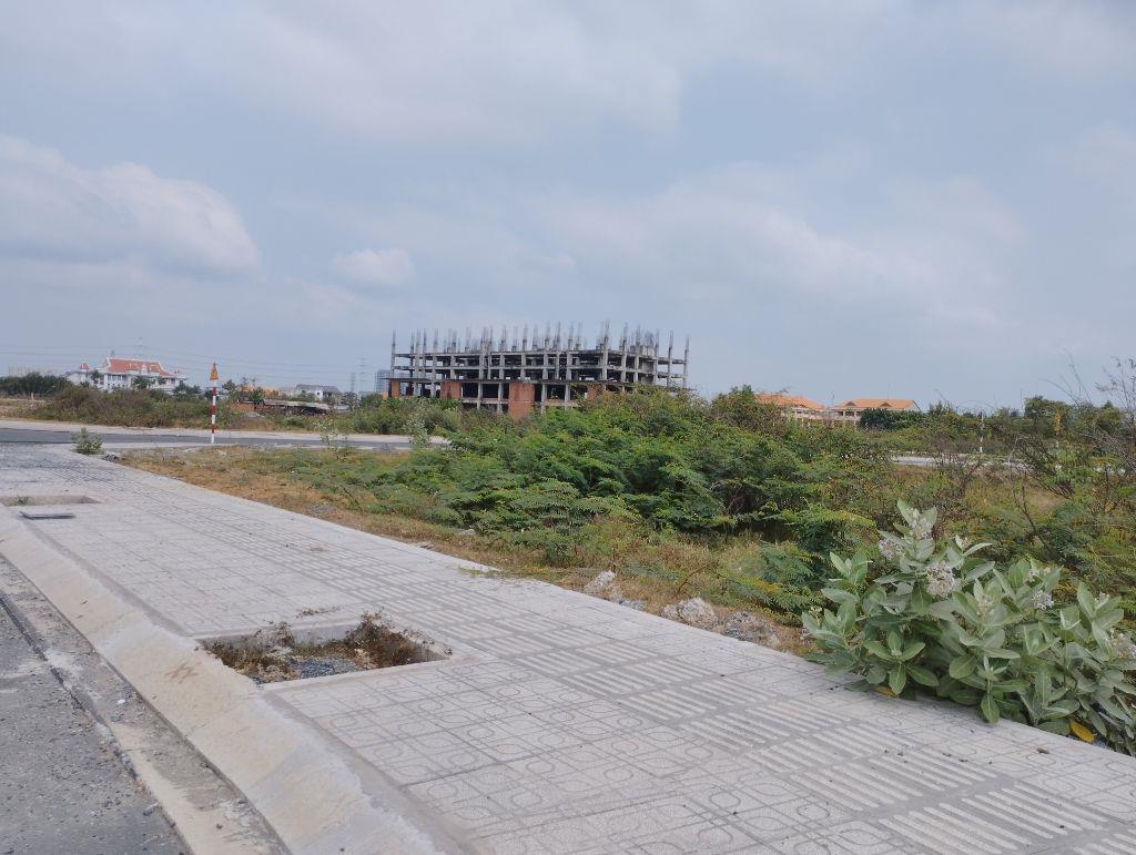 Giá siêu ngộp nền đất ĐHQG 245 đường Gò cát, mặt tiền nền đường 32m, DT 198m2