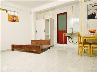 Cho thuê phòng trọ giá 4.2tr 30m2, 236 điện biên phủ, p.17 bình thạnh (0906 292 ***)