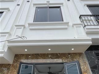 Chỉ 2,3 tỷ sở hữu nhà hà nội, diện tích 40m2 x 3 tầng, sổ đỏ riêng, ô tô đỗ sát nhà.  0968 530 ***