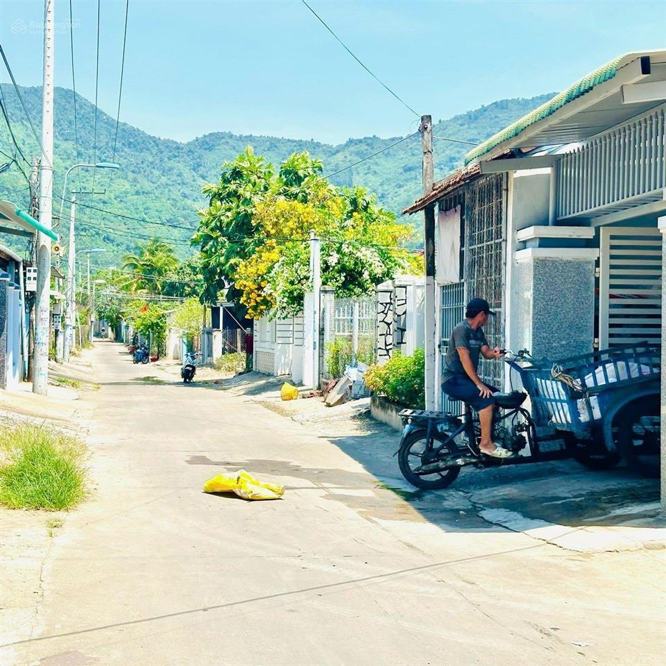 Đất kkt vân phong, gần biển. đường ô tô, gần chợ và trường học. 147.7 m2, bán 850 triệu