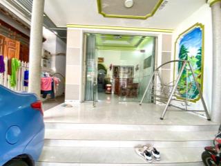Ngay gần chợ. kinh doanh ngon lành, có nhà hơn 120m2 cần bán, giá 2 tỷ xx