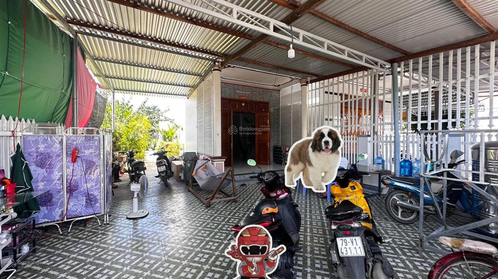 Nhà đẹp vạn thắng, xây dựng kiên cố. đường nhựa, hơn 200 m2. giá chỉ hơn 8tr/m2