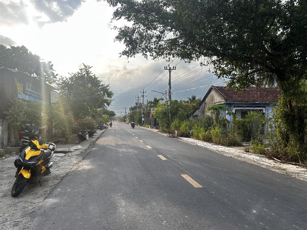 Trục chính 651, xuân sơn. đường nhựa, qh rộng 30m. 479m2, giá 1 tỷ 100 triệu
