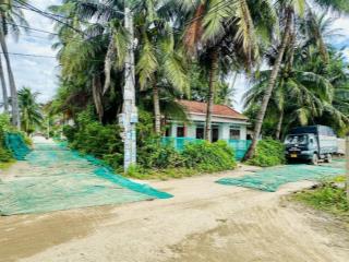 Đất mặt biển, kkt vân phong. lô góc 3 mặt tiền, dân cư đông 30tr/m2