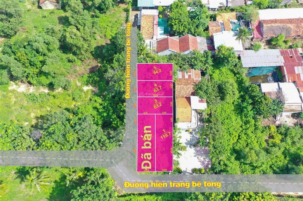 Quơ trời ơi, đất gì cách biển có chút xíu. thổ cư căng đét. giá có hơn 700 zẩy.