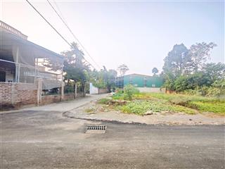 Chính chủ cần bán 251m2 lô góc hai mặt tiền có 120m2 đất ở tại hoà thạch, quốc oai, hà nội