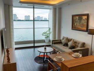 Căn hộ 1 ngủ 1 khách view hồ tây, 80m2 rộng rãi có ban công
