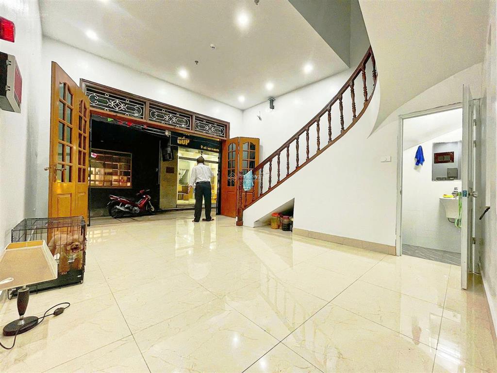 Cho thuê mặt bằng kinh doanh tầng 1 tại 76 nguyễn chí thanh đống đa, 50m2 giá 13 triệu/th có tl