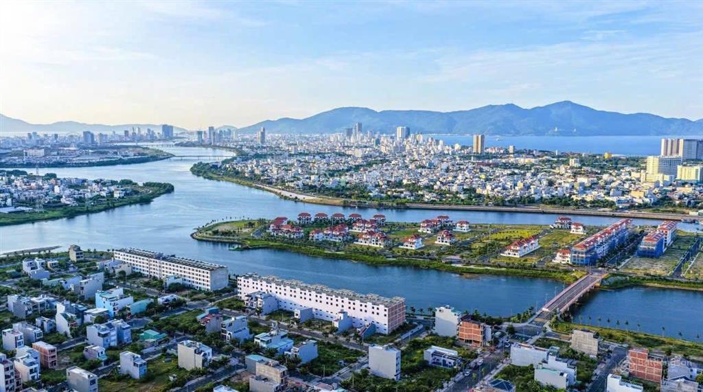 Bán cặp đất bờ quan 8  nam hoà xuân gần sông và đảo kim cương 210m2 ngang 10m đông nam sạch sẽ