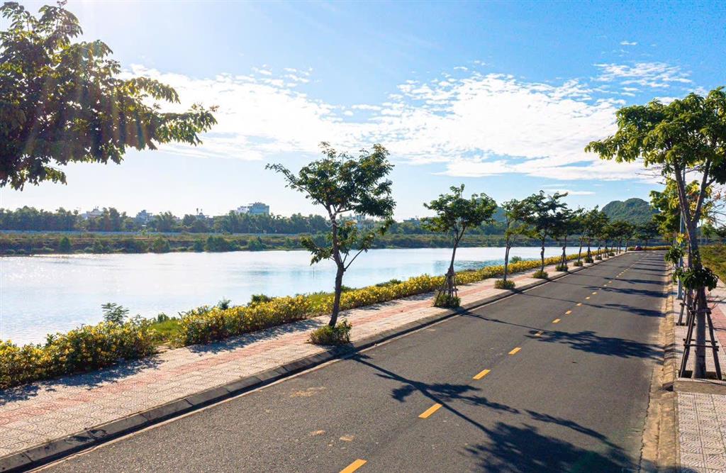 Bán cặp đất bờ quan 8  nam hoà xuân gần sông và đảo kim cương 210m2 ngang 10m đông nam sạch sẽ