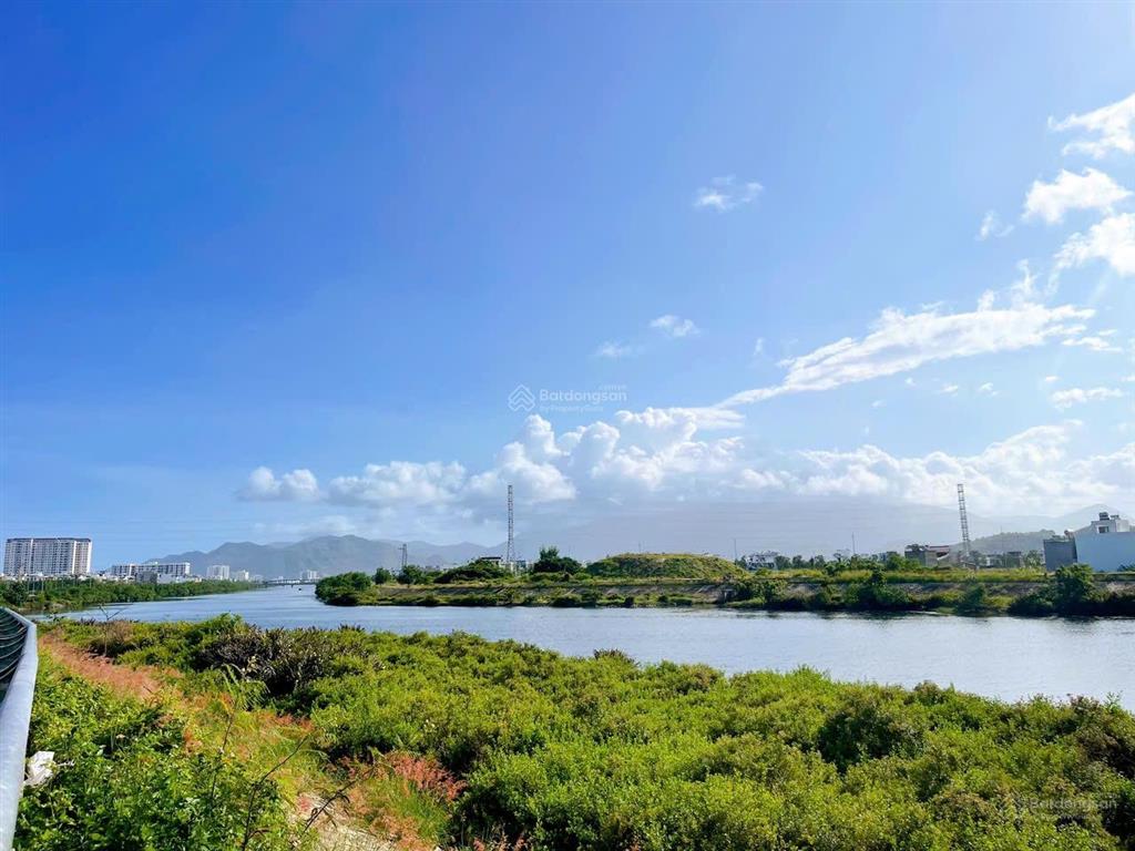 Mặt tiền bờ kè sông quán trường vĩnh châu, vĩnh hiệp, nha trang