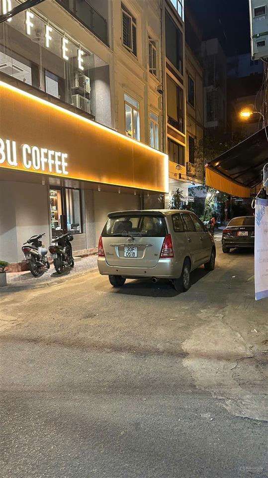 Cho thuê căn hộ studio full nội thất, có chỗ để ô tô miễn phí hiếm nhất hà nội. taxi đón tận