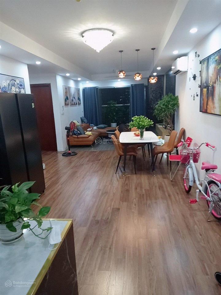 Tôi cần bán chung cư vinaconex 21, 804 quang trung 140m2, 3 phòng ngủ, 2 vs nhỉnh 6 tỷ