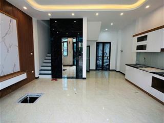 Hiếm có , 9,2 tỷ có nhà dt 43m, 6 tầng ôtô , thang máy, kinh doanh, đường 70 thông sang cầu cốc