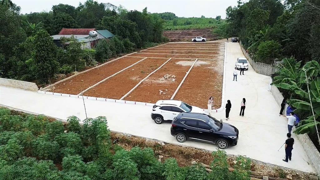 Chỉ 275 triệu/ lô đất nền 160m2 full thổ cư đường mòn hồ chí minh khu công nghiệp 140 ha, qlộ 217