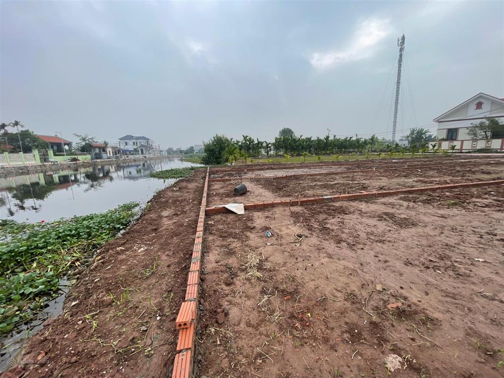 Giá đầu tư  chính chủ cần bán lô đất 100m2 view sông đối diện cổng chính kcn vsip