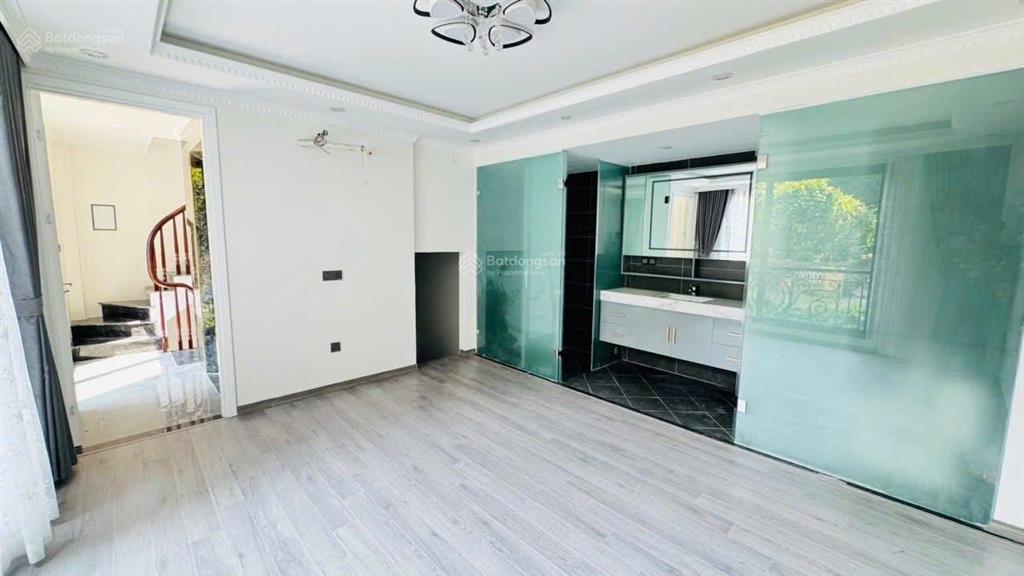Nhà mới phố thái hà ngõ thông gần phố khu vực hiếm nhà bán dt 39m2 x 6 tầng mt 7m