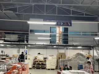 Cho thuê kho đẹp đường cổ linh, dt 210m2, mt 8m, rb, gía 16tr