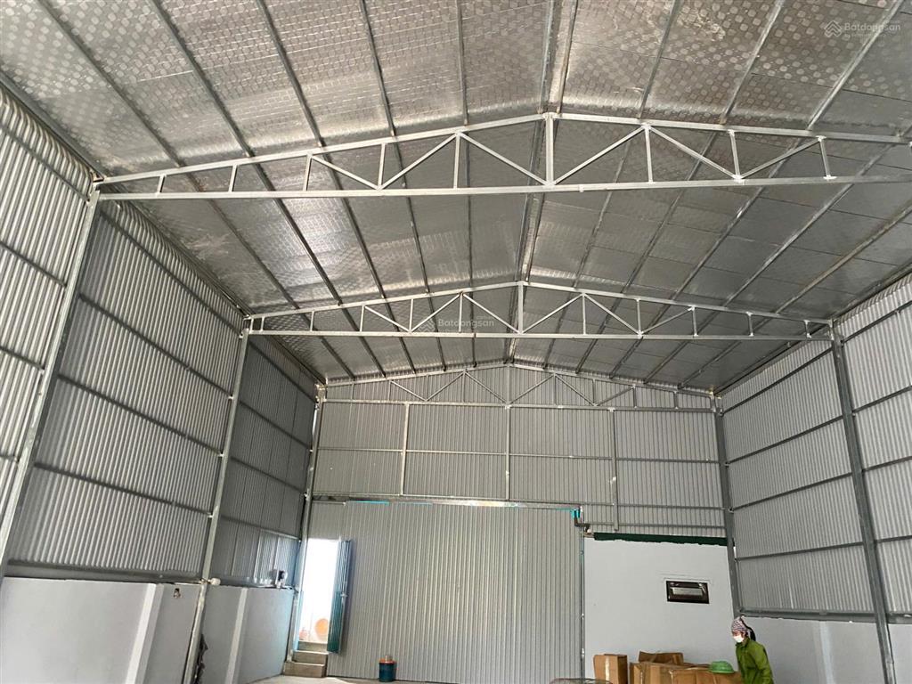 Cho thuê kho đẹp đường cổ linh, dt 210m2, mt 8m, rb, gía 16tr