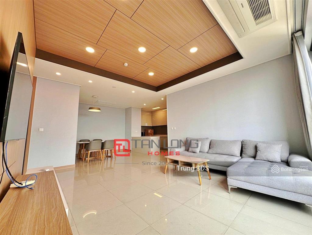 Bán căn hộ 2pn diện tích 96m2 tầng cao tòa 902 chung cư starlake tây hồ tây
