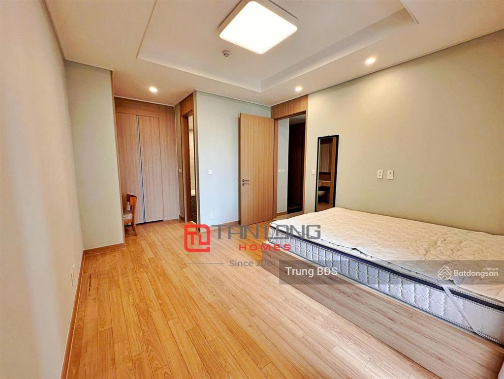 Bán căn hộ 2pn diện tích 96m2 tầng cao tòa 902 chung cư starlake tây hồ tây