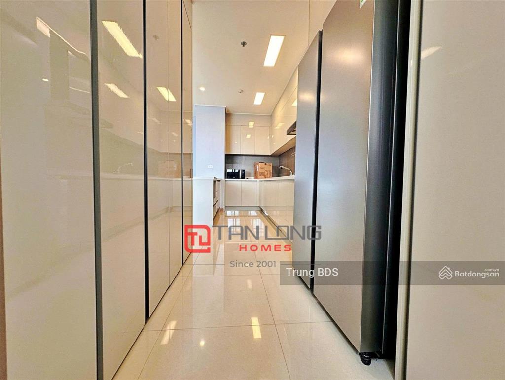 Bán căn hộ 2pn diện tích 96m2 tầng cao tòa 902 chung cư starlake tây hồ tây