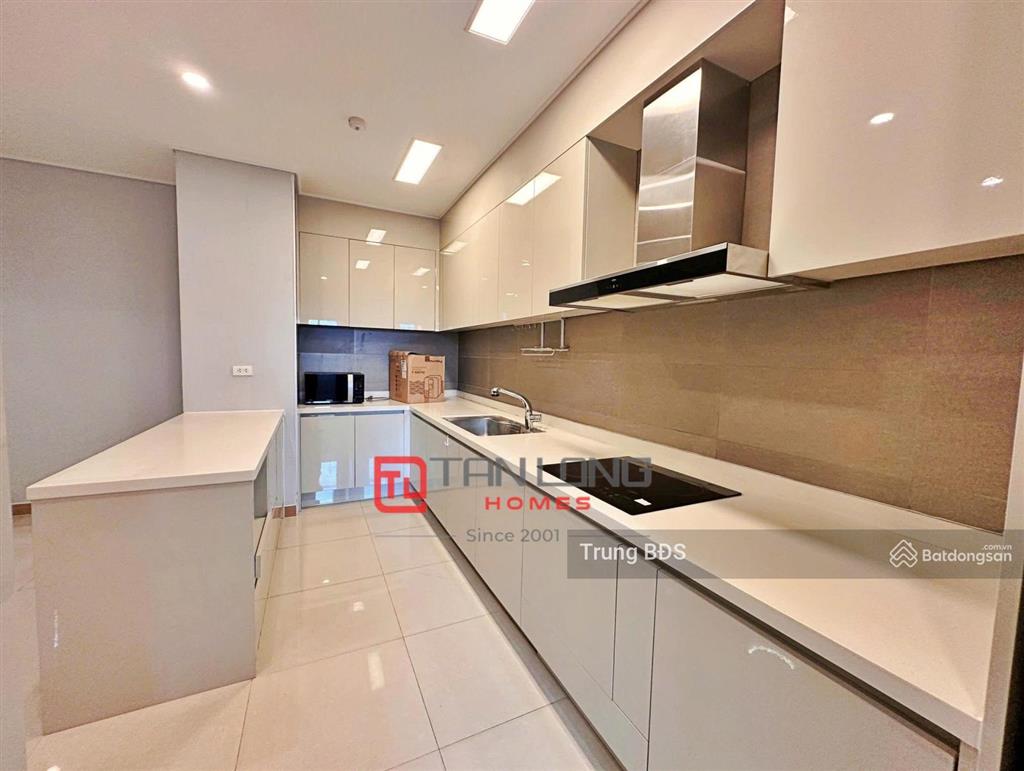 Bán căn hộ 2pn diện tích 96m2 tầng cao tòa 902 chung cư starlake tây hồ tây