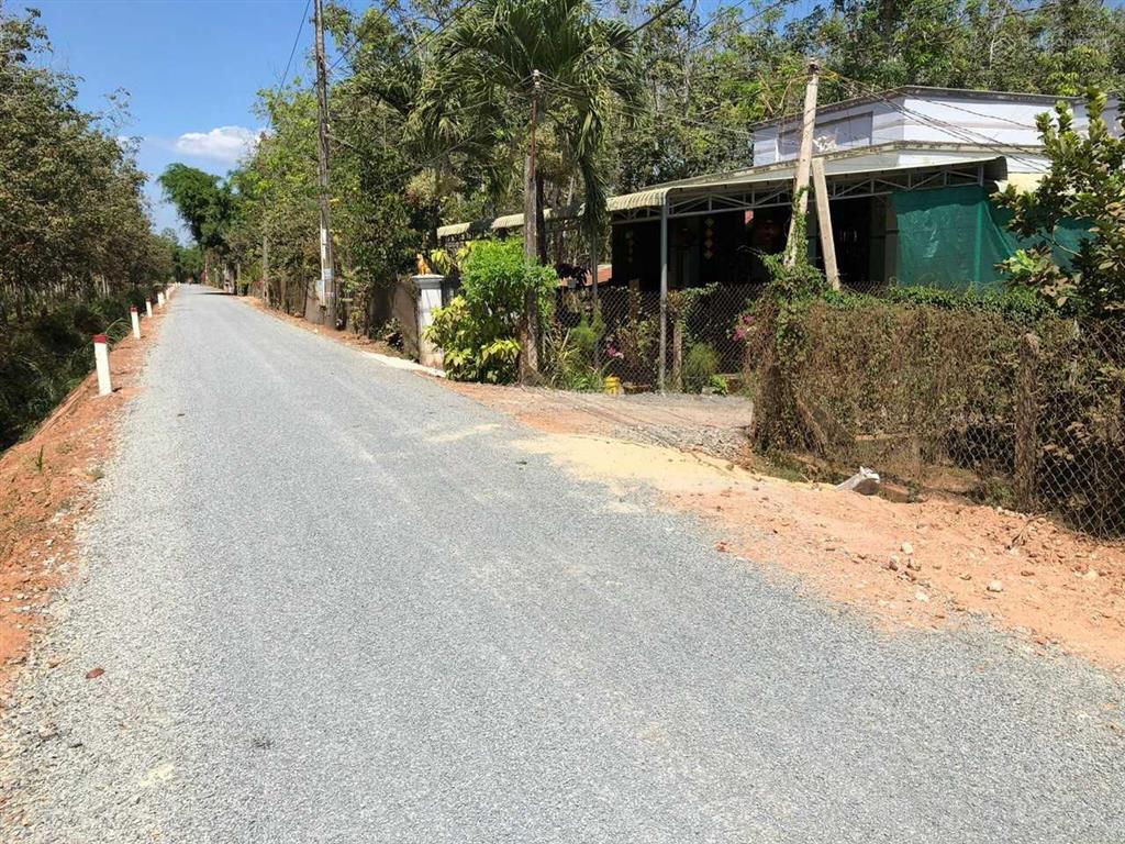 Cho thuê nhà 2 mt đường nhựa  14,3x 36,8 nở hậu 15,8 m  dt 557,5m2 (2 sổ) giá 3tr/th