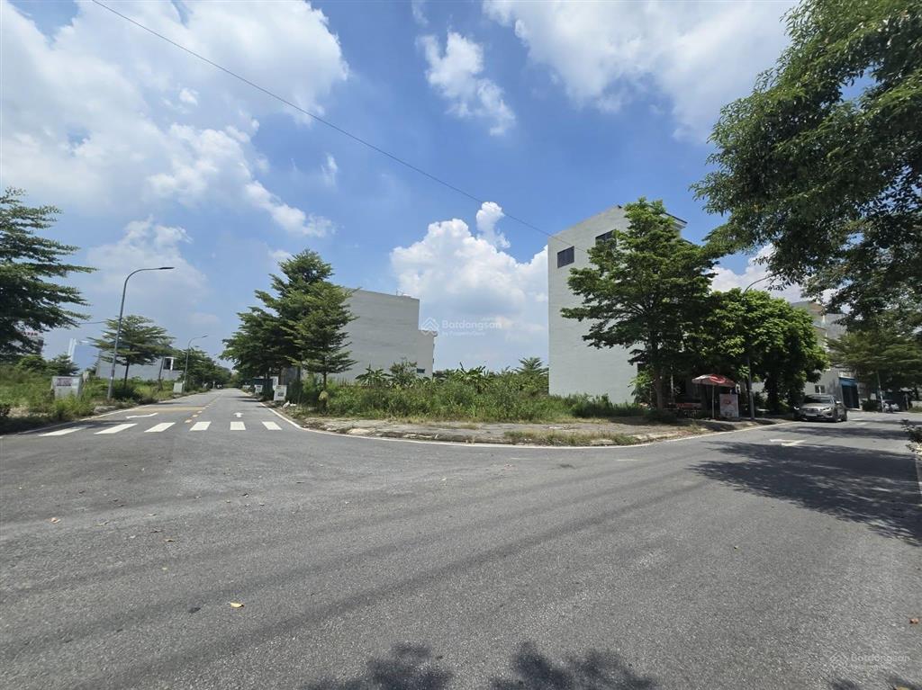 Chính chủ cần bán lô góc 150m2 trục đường đôi kđt hùng vương, phúc yên