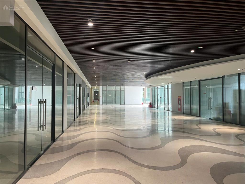 Cần tiền, bán gấp căn shophouse chân đế khu sol forest, tầng 2. giá 3.2 tỷ